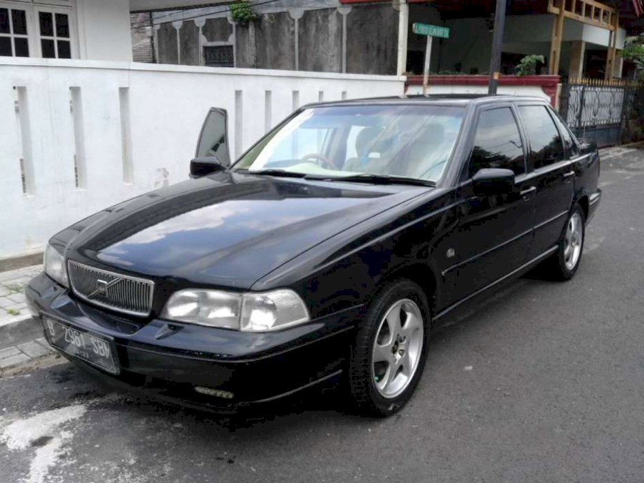 Volvo S70 Thn 1997 Warna Hitam Manual Original Kondisi Bagus U Pemakai