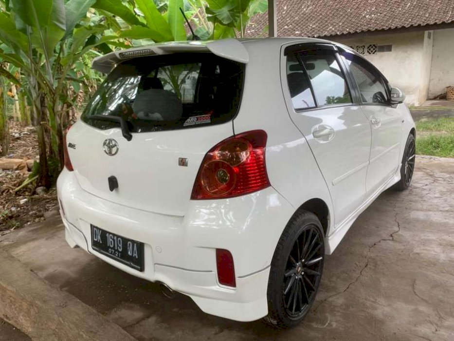 Toyota Yaris S warna putih 2012 | Dijual.co.id