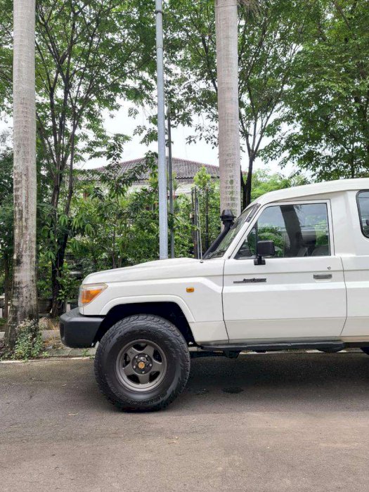 Toyota Land Cruiser 70 Troop Carrier Bundera Id 