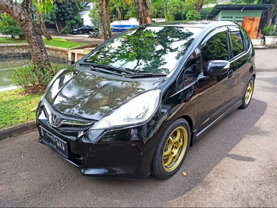 Honda Jazz GE8 Tipe S Manual 2013 pemakaian 2015 | Dijual.co.id