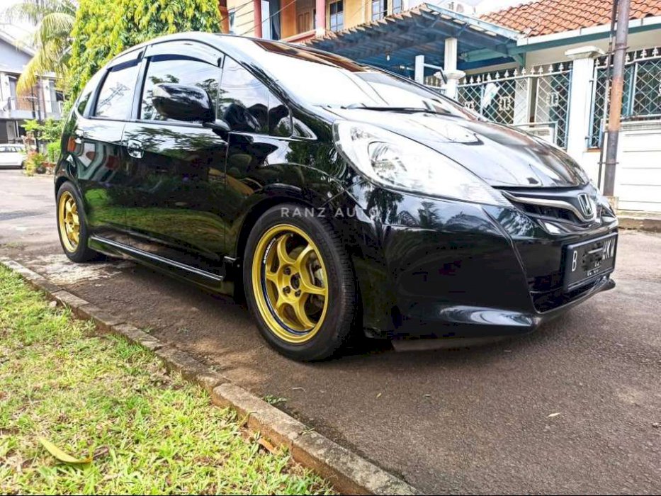 Honda Jazz GE8 Tipe S Manual 2013 pemakaian 2015 | Dijual.co.id